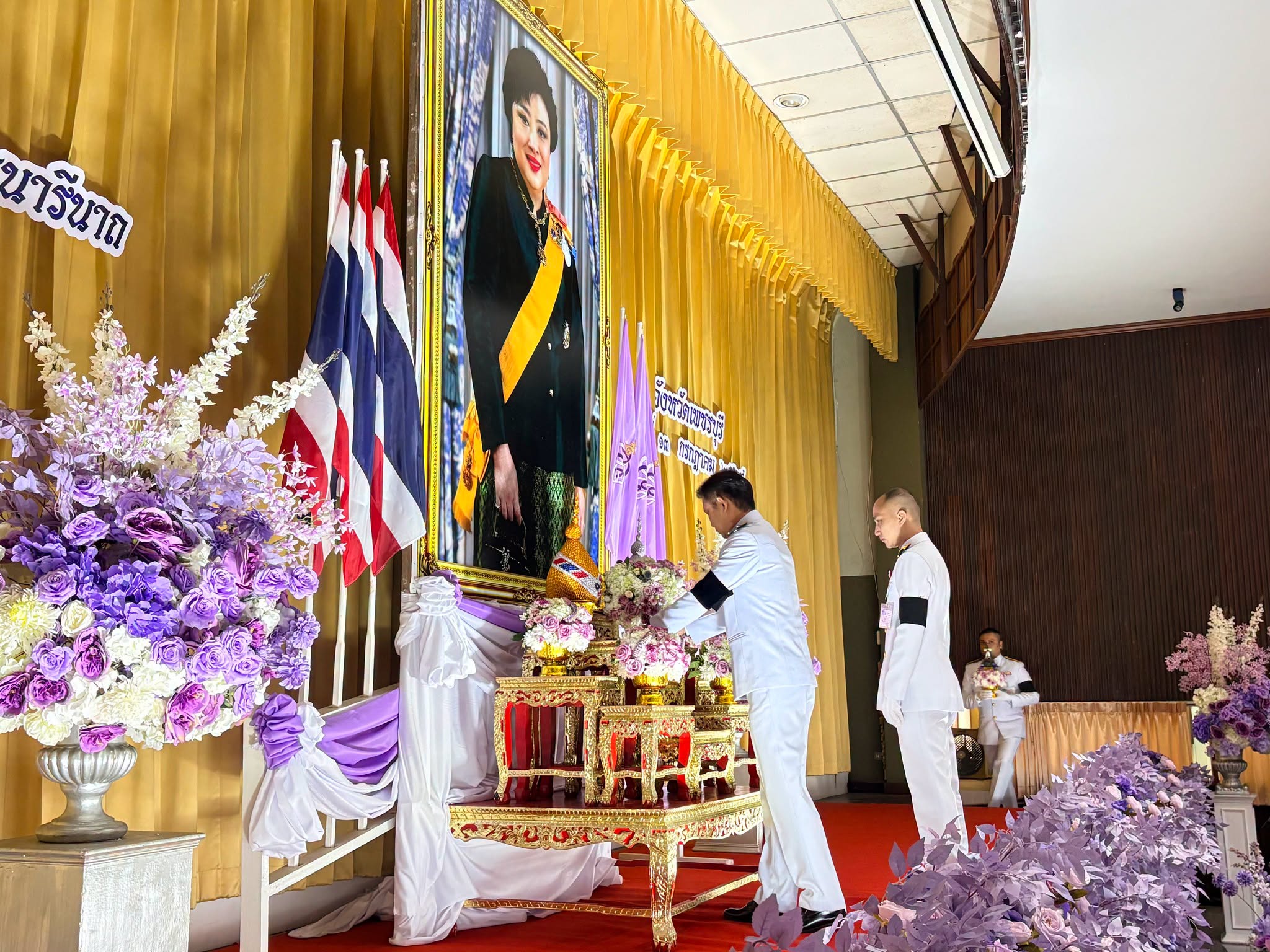title - ปฏิรูปที่ดินจังหวัดเพชรบุรี มอบหมายให้นายศุภกิจ แก้วทรงเกษ นายช่างสำรวจชำนาญงาน พร้อมด้วยเจ้าหน้าที่ ส.ป.ก.เพชรบุรี ร่วมพิธีเนื่องในวันคล้ายวันประสูติพระเจ้าวรวงศ์เธอ พระองค์เจ้าโสมสวลี กรมหมื่นสุทธนารีนาถ